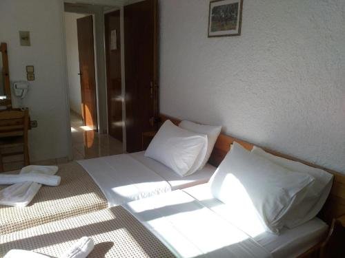 1039beds-family-room